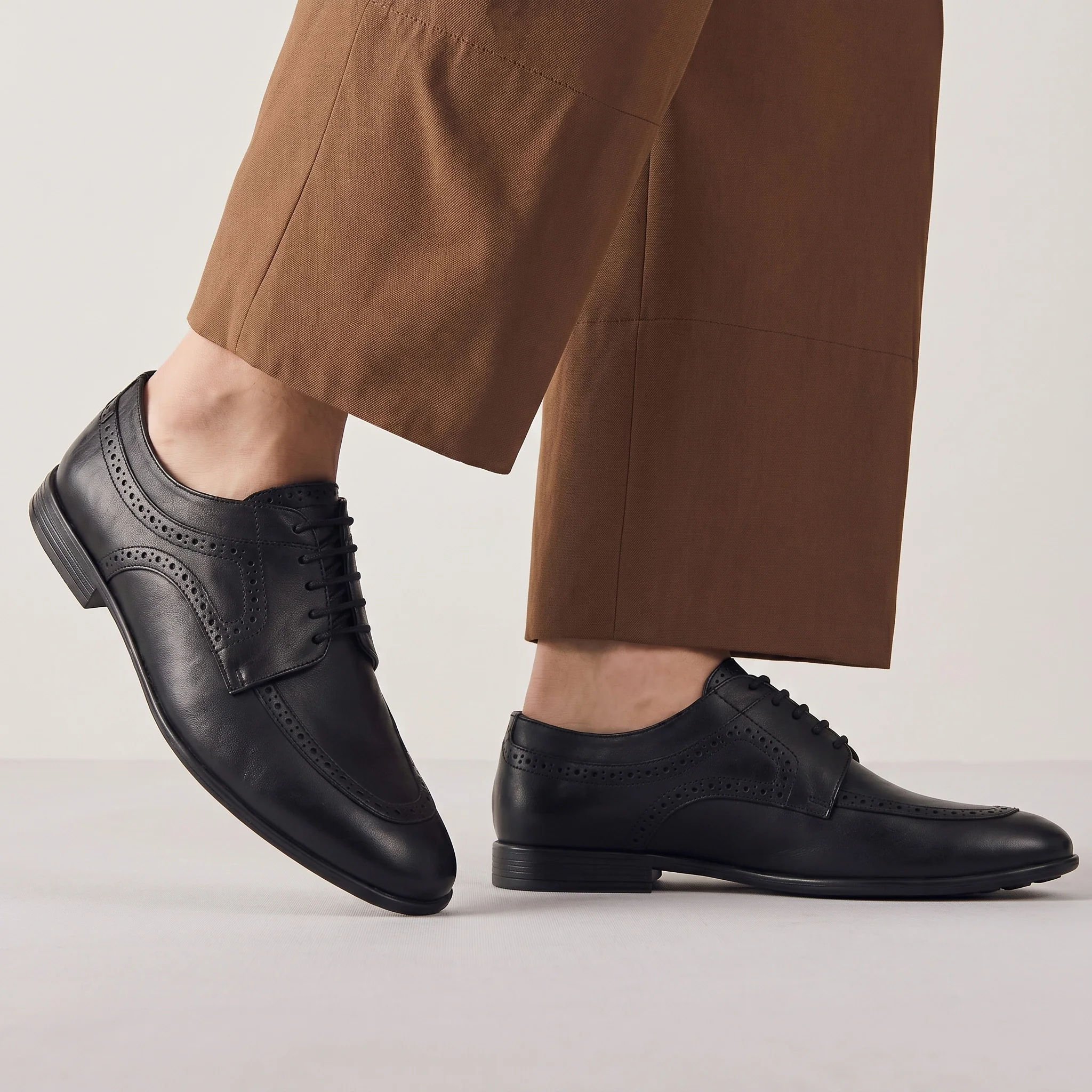 BLACK LEATHER LACE UP SHOES - Image 2