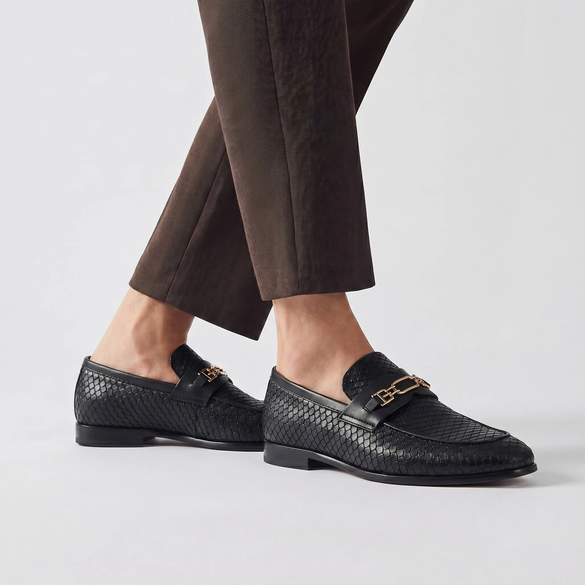 BLACK TEXTURED LEATHER SHOES - Image 2