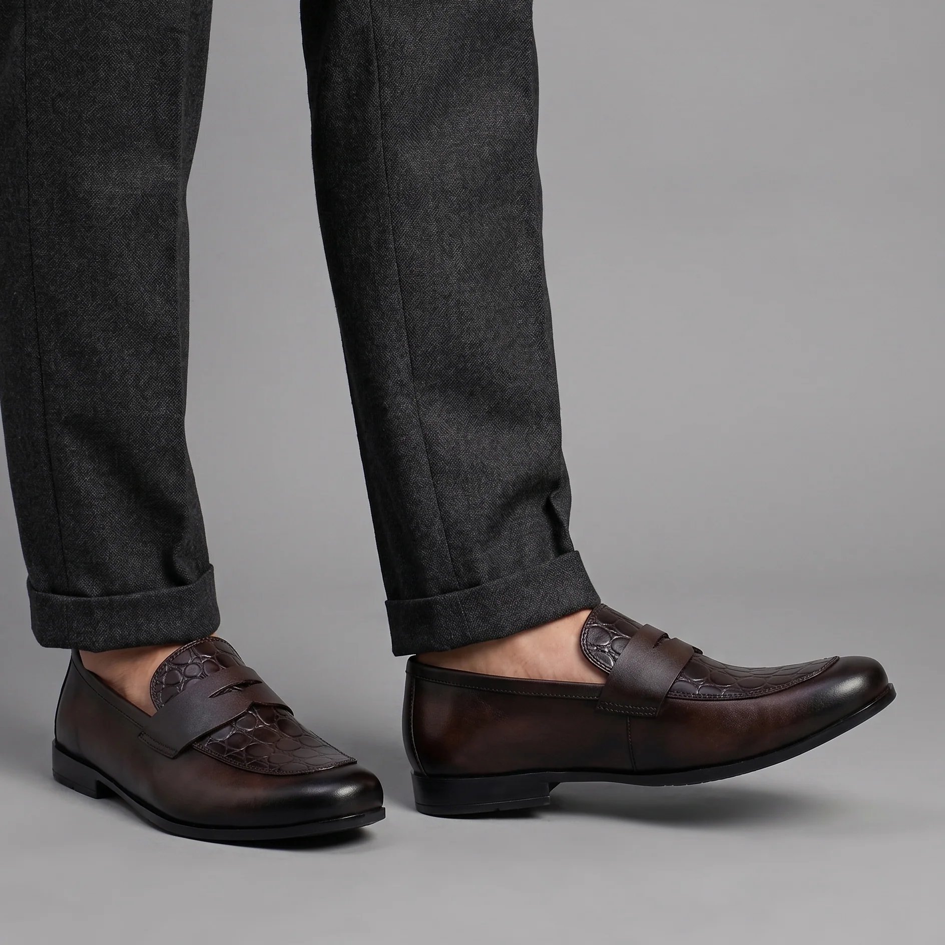 MAROON CROCO TEXTURED SHOES - Image 2