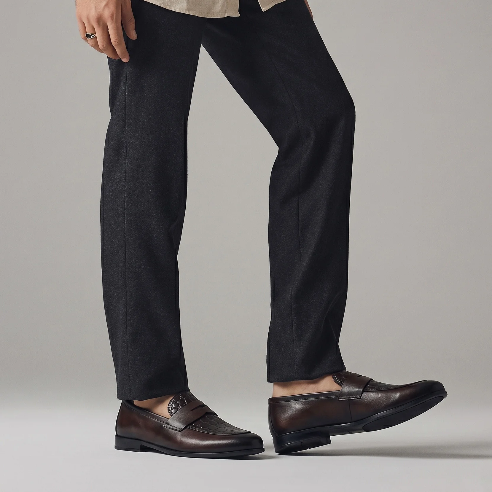 MAROON CROCO TEXTURED SHOES - Image 7