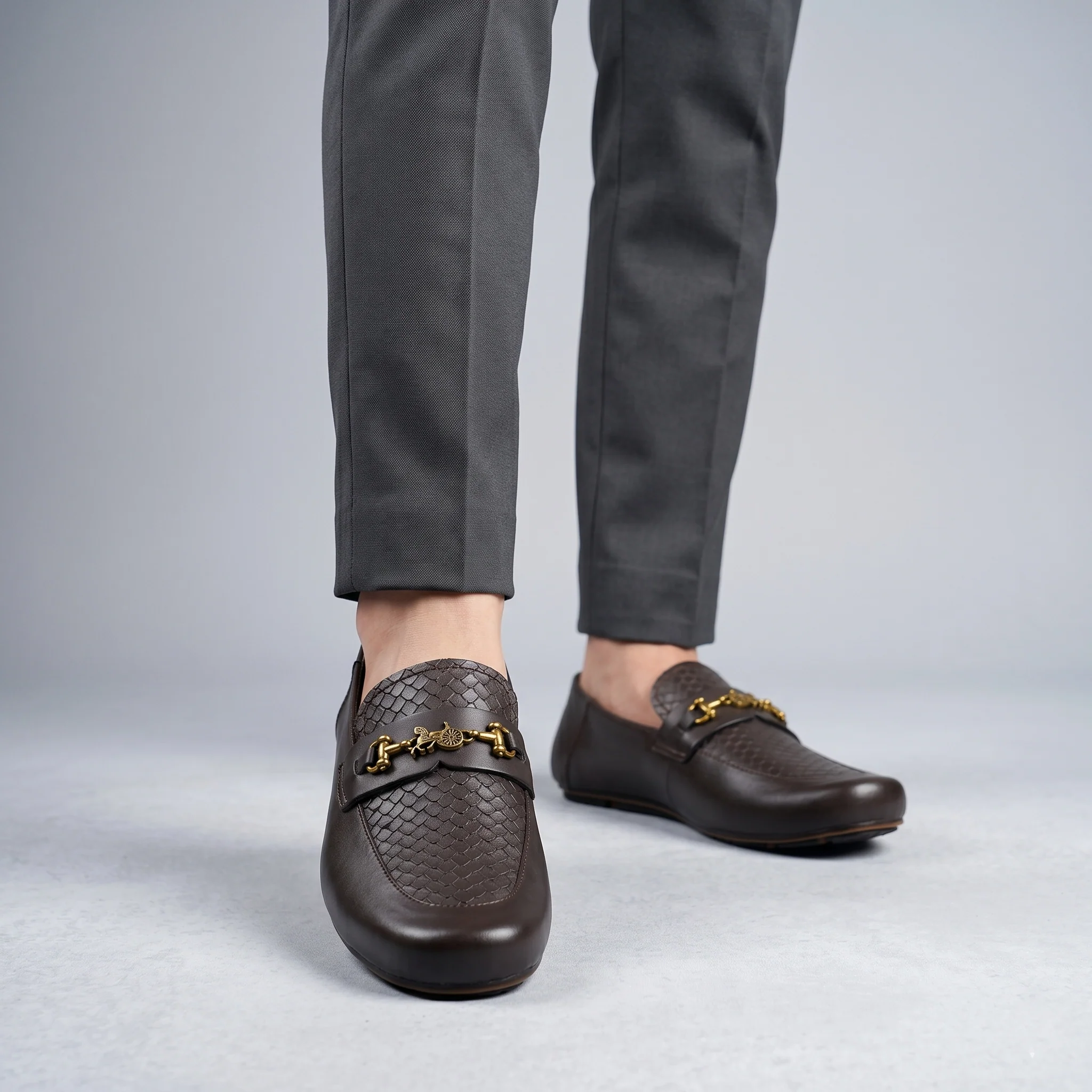 BROWN TEXTURED LEATHER MOCCASIN - Image 2