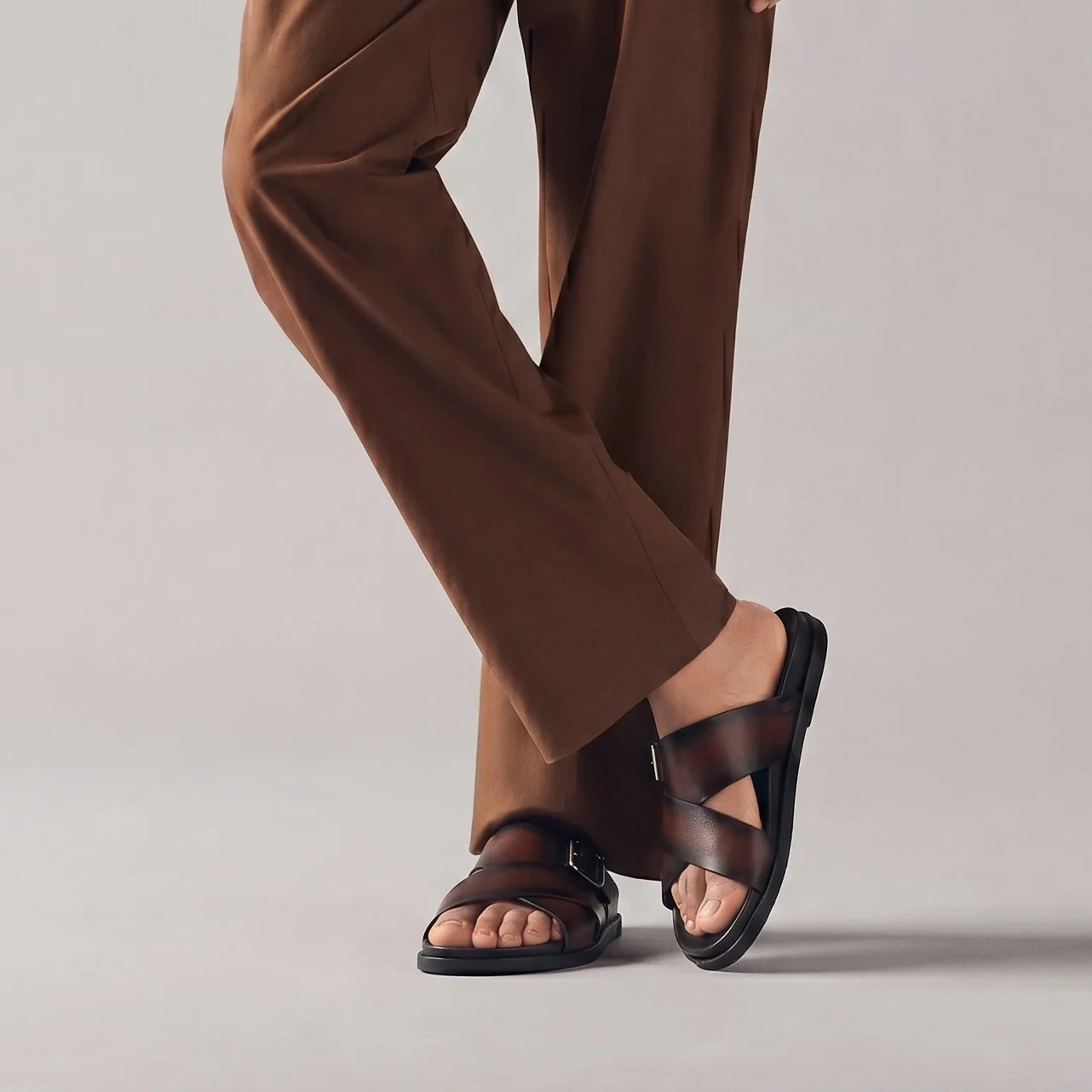 TOW TONE COMFORT SLIPPER - Image 2