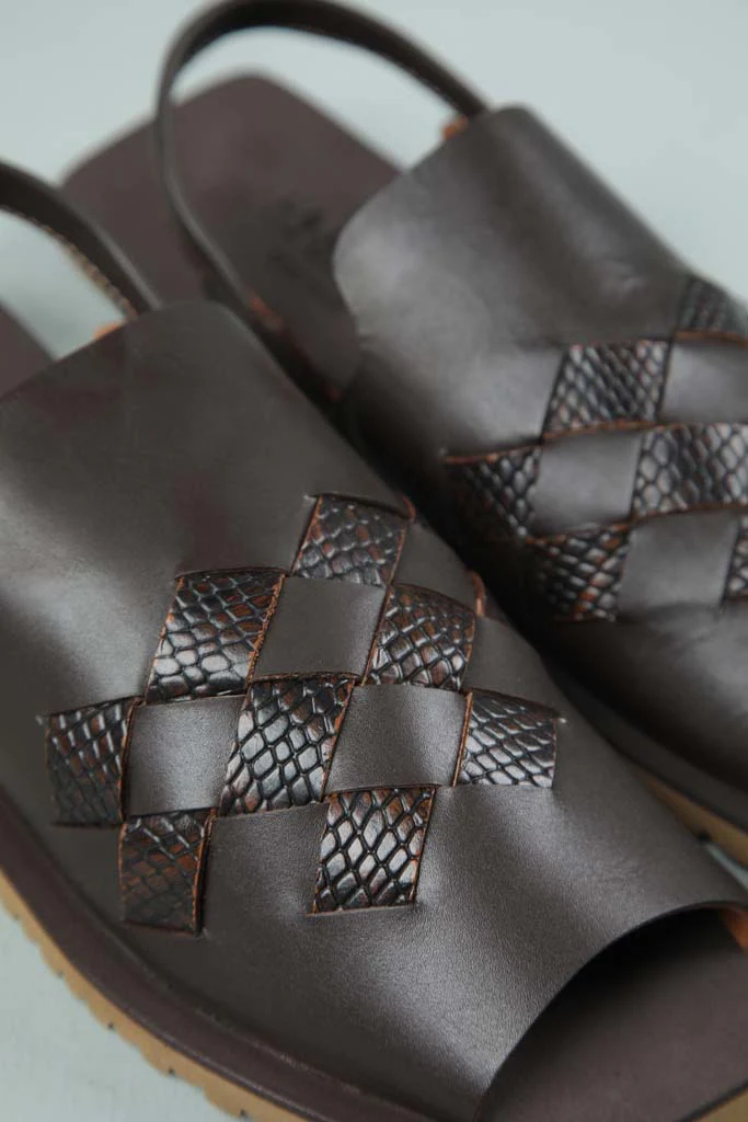 Stylish Textured Sandal - Image 4